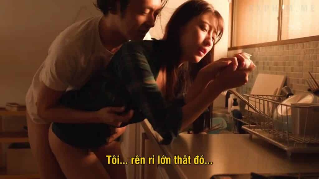 co-vo-chan-chong-du-cung-anh-dong-nghiep