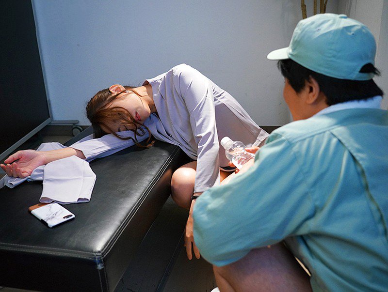 nu-chu-tich-giup-nham-ban-cu-dam-dang